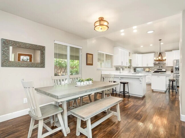 Building Photo - Beautifully Updated North Fresno 3/3