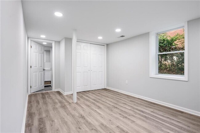 Building Photo - 1357 Plaza Ave SW