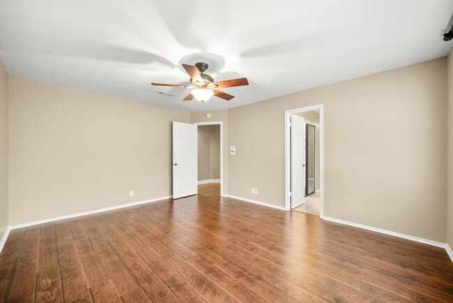 Building Photo - Spacious 4-Bed Home with Island Kitchen, Fireplace & Fenced Yard in San Antonio – 2,143 Sq Ft