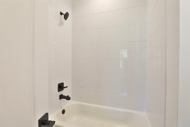 Building Photo - 1018A W 15th 1/2 St