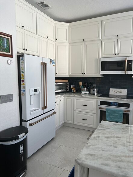 Building Photo - 6012 Yeats Manor Dr