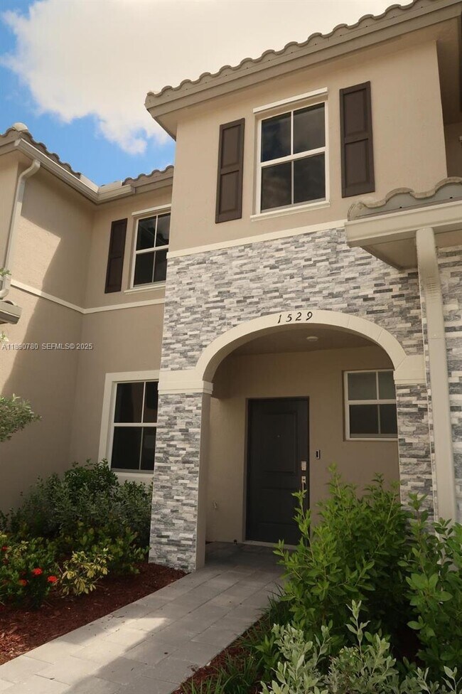 Building Photo - 1528 SE 27th Rd