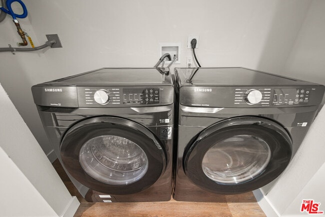 Building Photo - 1055 N Wilton Pl