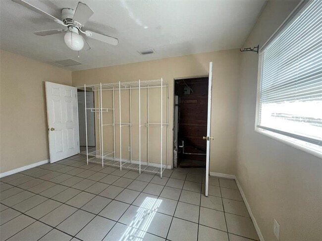 Building Photo - 3305 13th Ave W
