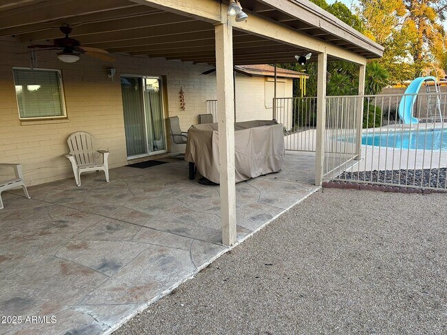 Building Photo - 3625 E Garden Dr