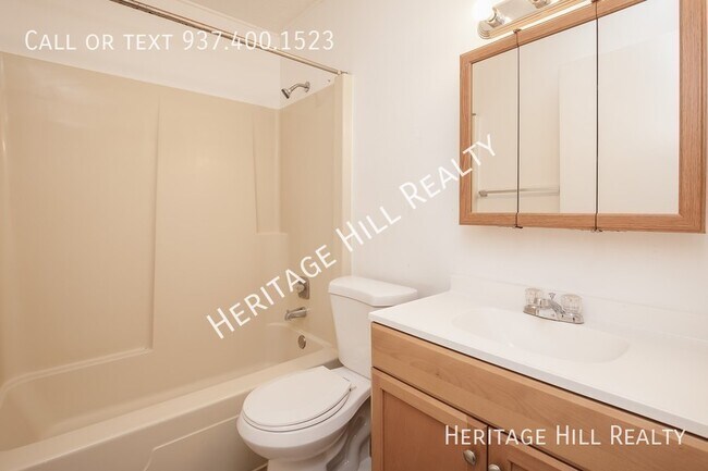 Building Photo - 2 bedroom, 1.5 bath unit in Fairborn withi...