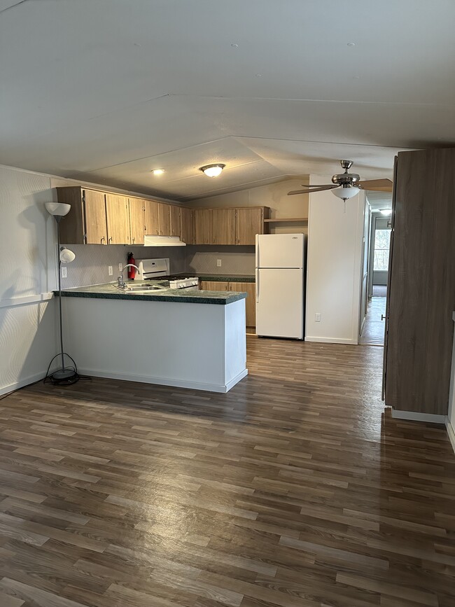 Kitchen - 6591 Hodge Rd