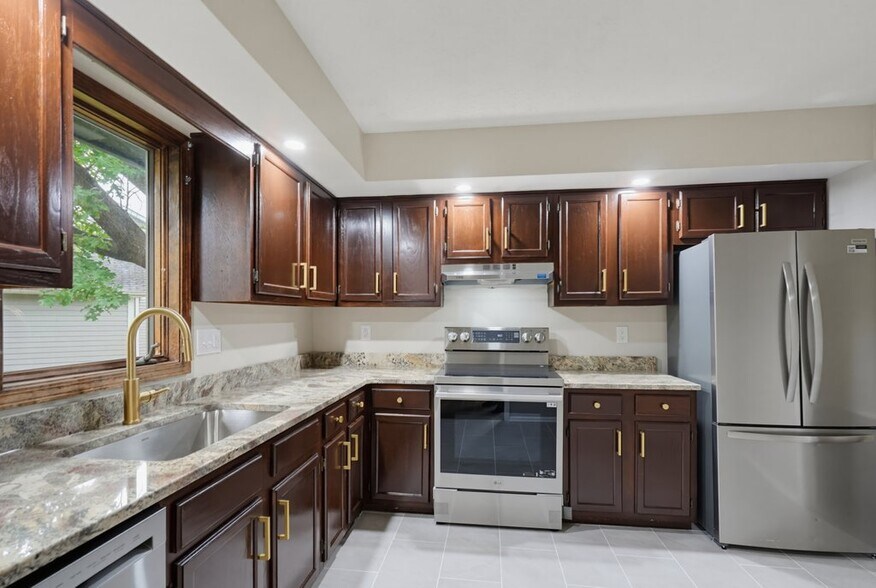 Building Photo - 5460 Echodell Ave NW