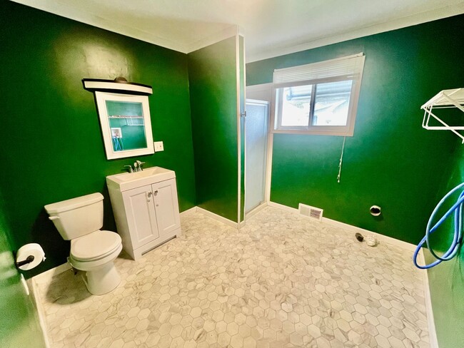 Building Photo - 2 Bed 2 Bath- Beaver Falls PA