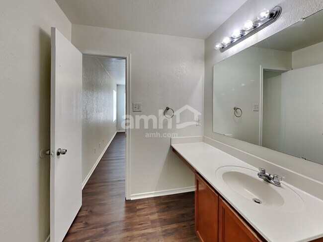 Building Photo - 4507 Waldon Pond
