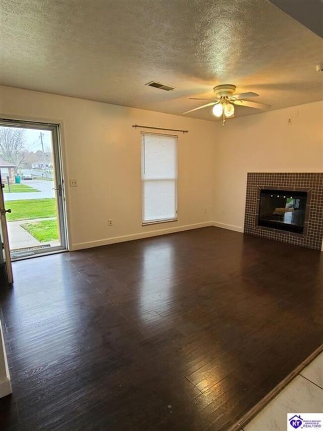 Building Photo - 1506 W Elm Rd