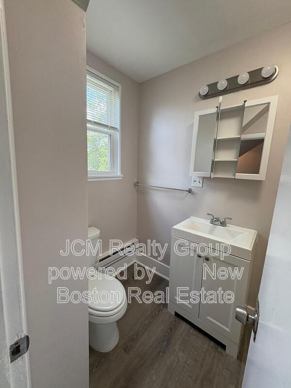 Building Photo - 3 Sunderland St