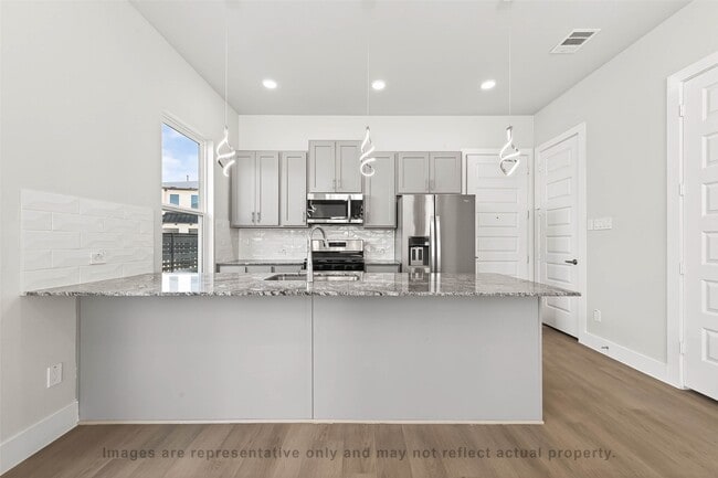 Building Photo - 10719 Mason Rd