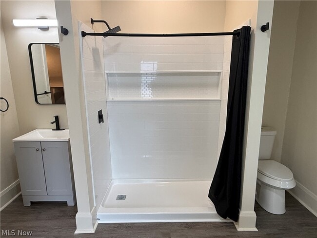 Building Photo - 210 Perry St