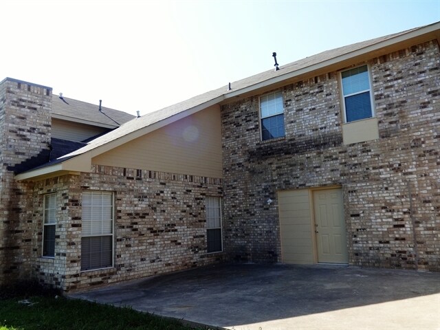Building Photo - 717 Oteca Drive