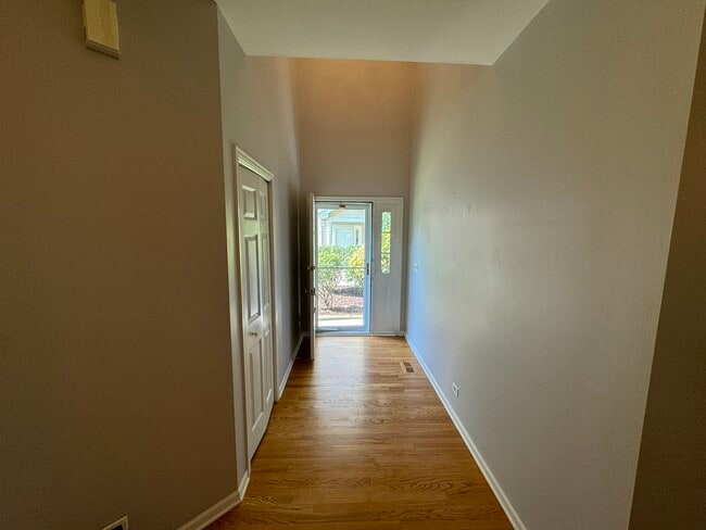 Building Photo - 1N061 Mission Ct