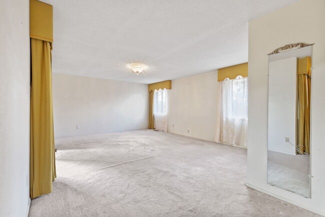 Building Photo - 3 Bedroom 2 Bath Conveniently Located House!