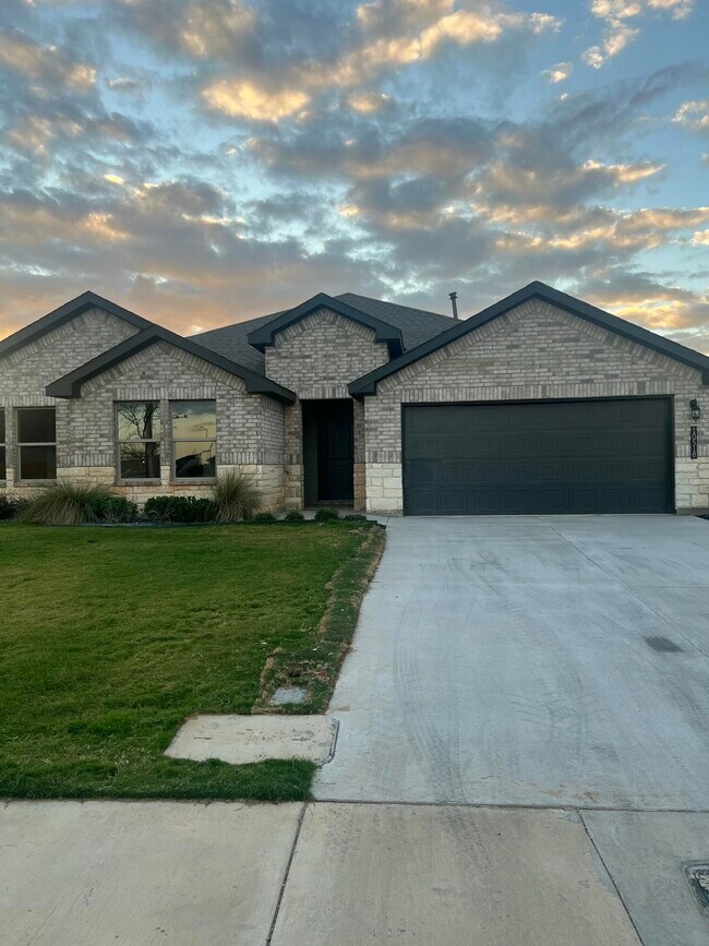 Primary Photo - 10518 Aberdeen Ave