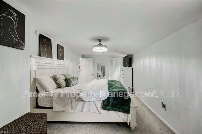 Building Photo - 205 Gumwood Dr
