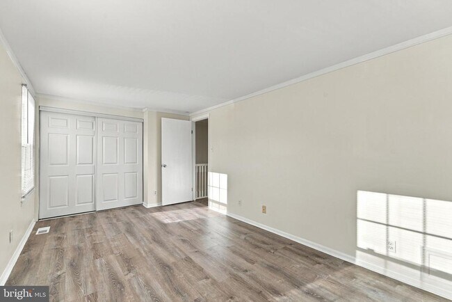 Building Photo - 8 Victoria Manor Ct