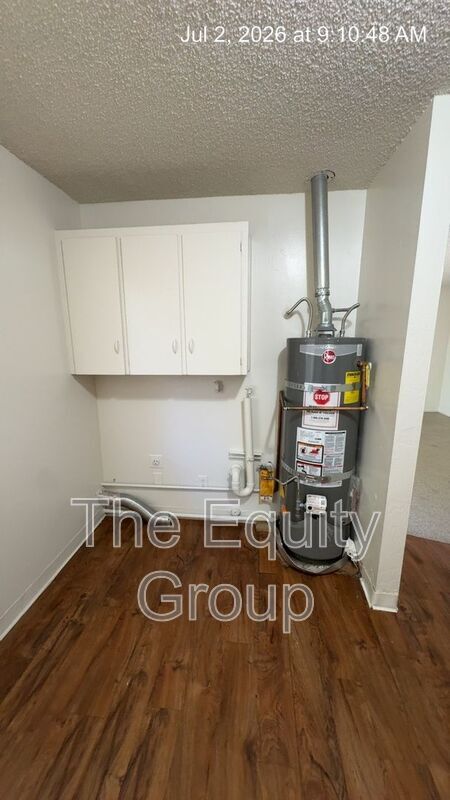 Building Photo - 529 E Kaweah Ave
