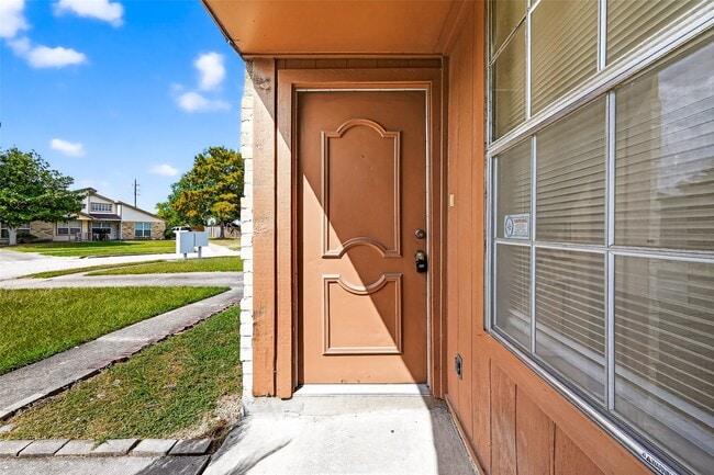 Building Photo - 7407 Alegria Dr