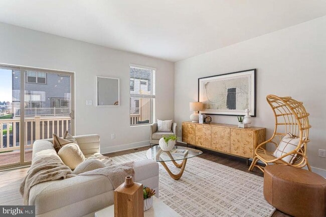 Building Photo - 207 MATILDA