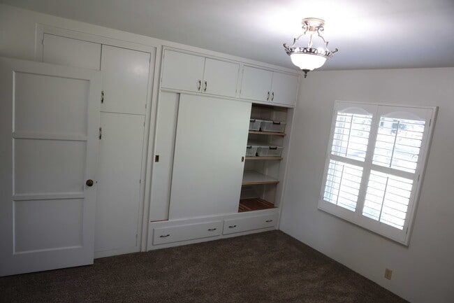 Building Photo - 185 S Myrtle Ave