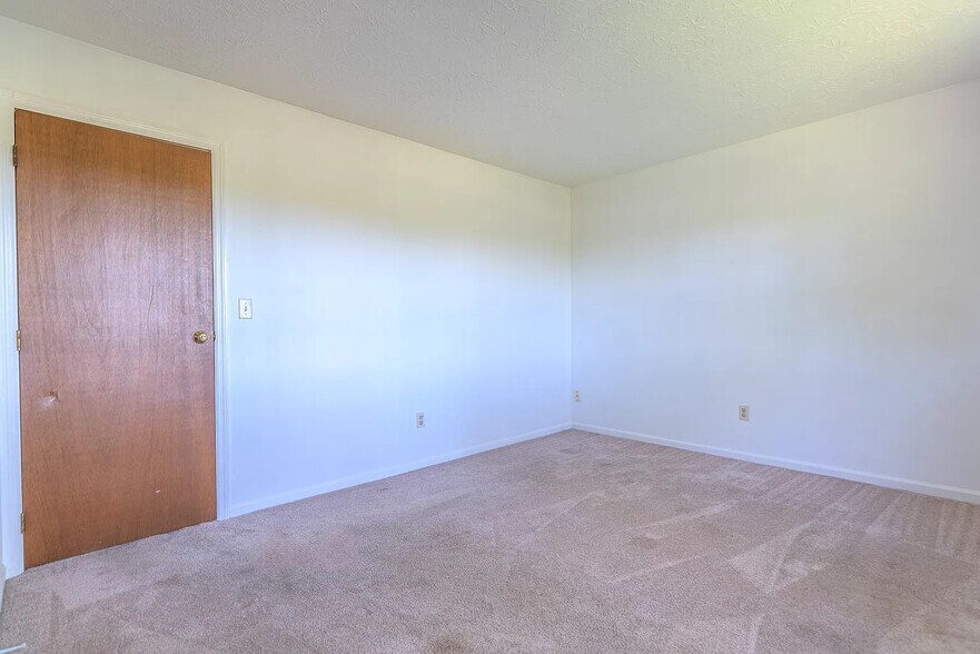 Building Photo - 1047 Alpine Ct