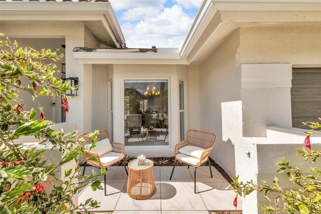 Building Photo - 9585 Carousel Cir S