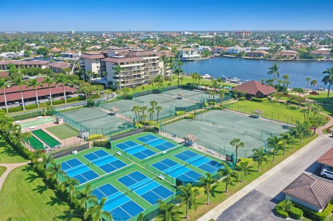 Building Photo - 380 Seaview Ct