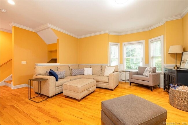 Building Photo - 160 Glenbrook Rd