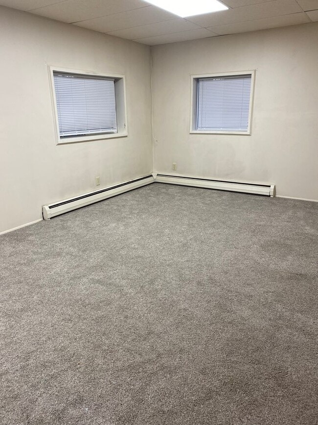 Building Photo - one bedroom Apartment