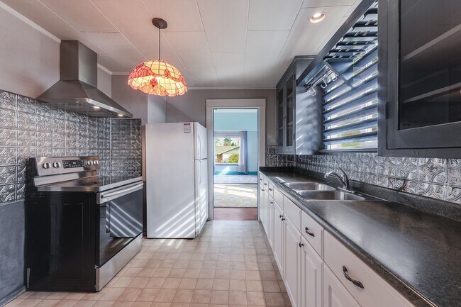 Building Photo - Charming 3 Bed 2 Bath Piedmont Rental Home