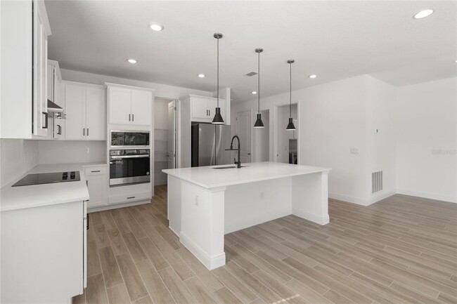 Building Photo - 14797 Milfoil Ave