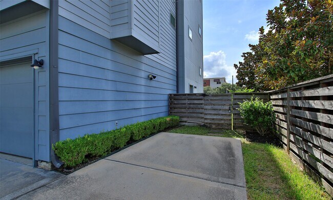 Building Photo - 2911 Blodgett St