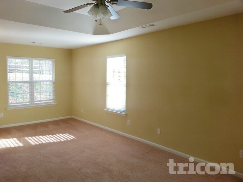 Building Photo - 4422 Little Moser Ln