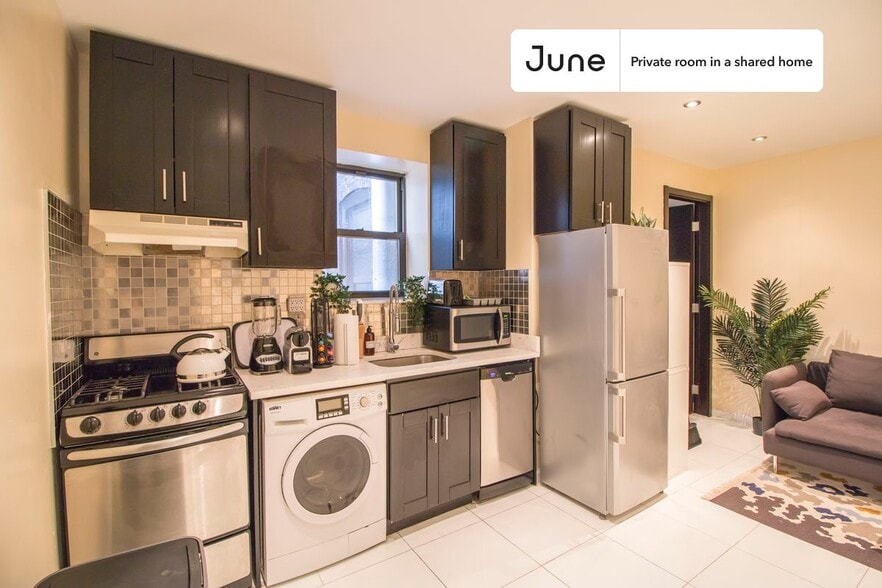 Building Photo - Private bedroom in 4 bed/2 bath Home