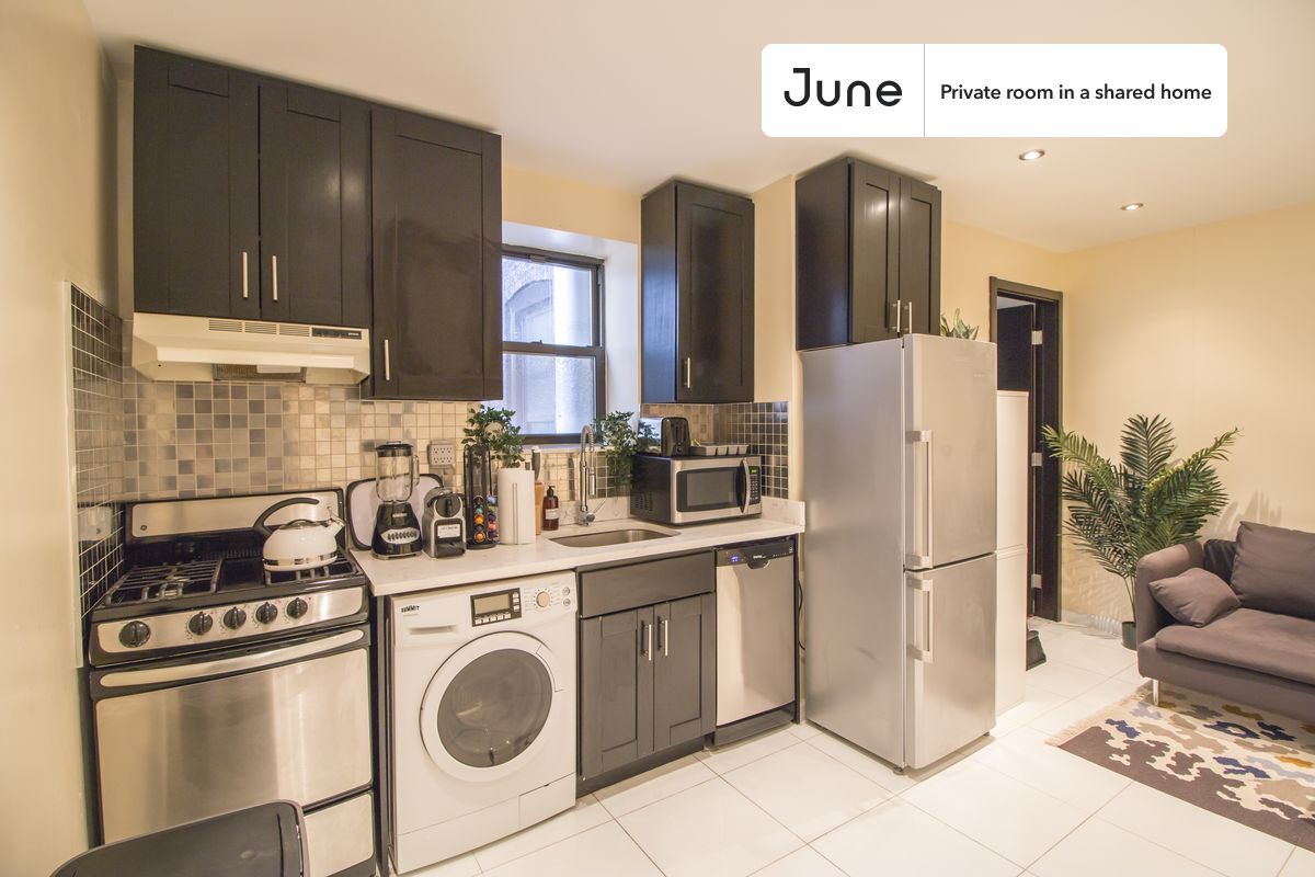 Building Photo - Private bedroom in 4 bed/2 bath Home