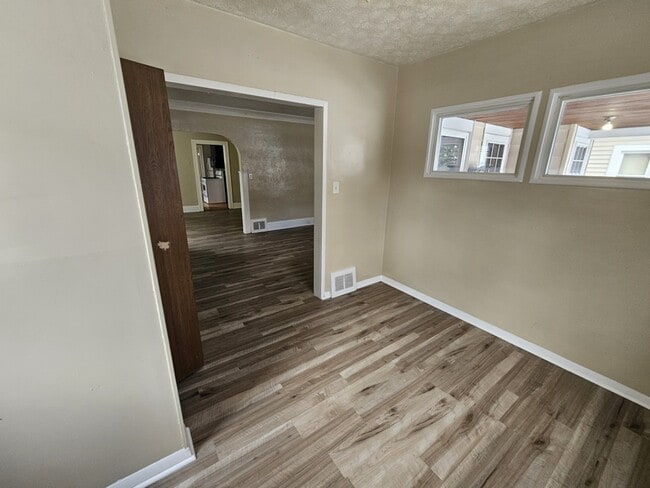 Building Photo - 3272 W 116th St