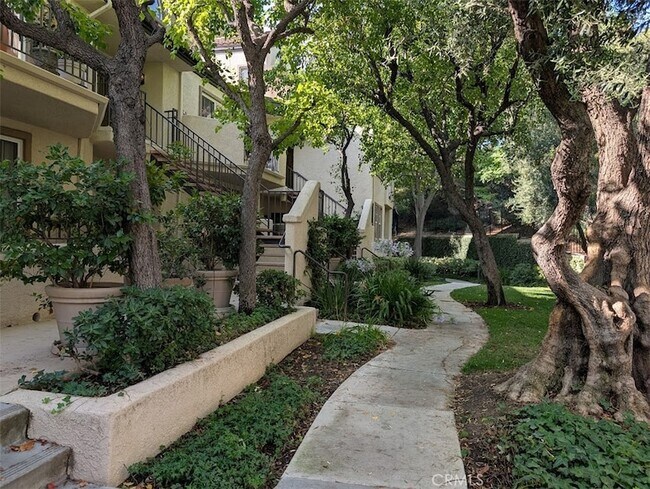 Building Photo - 24153 Del Monte Dr.