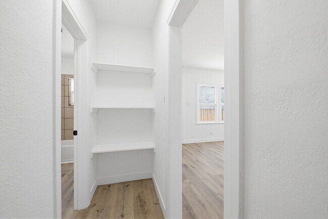 Building Photo - 1510 W 52nd St