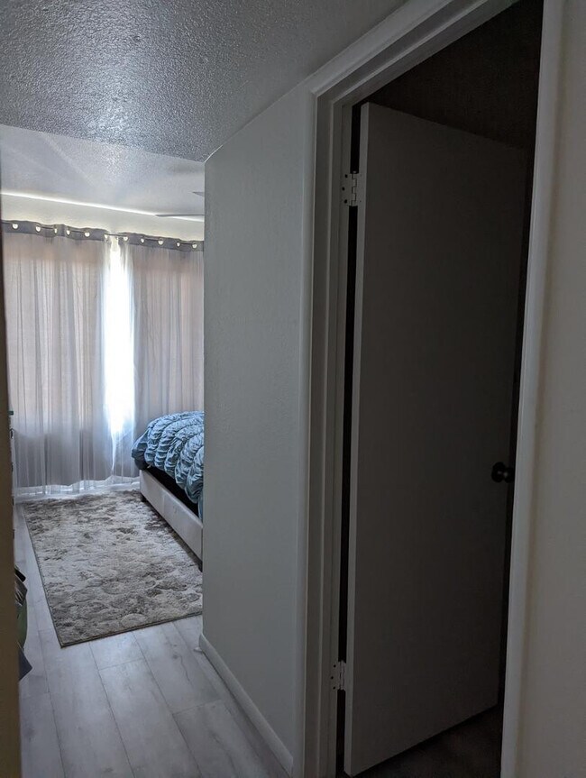 Building Photo - 306 E Ludlow Dr