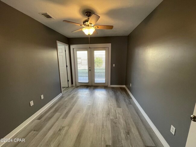 Building Photo - 127 Parker Village Cir