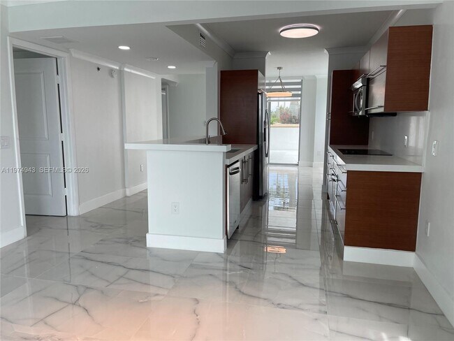 Building Photo - 2681 N Flamingo Rd