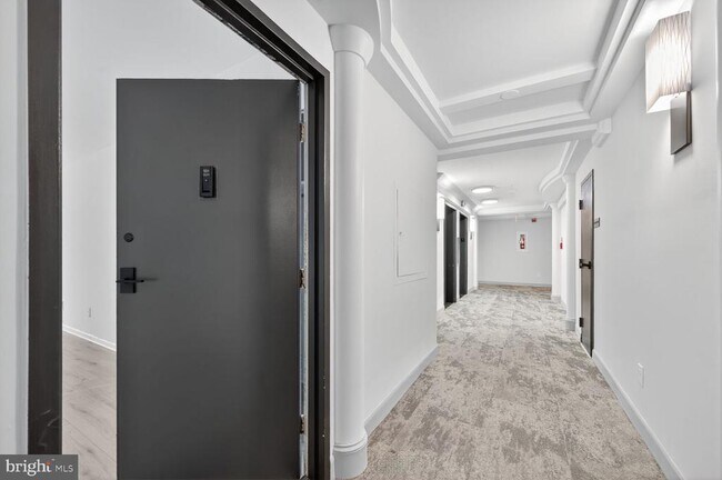 Building Photo - 940 25th St NW