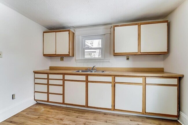 Building Photo - 888-890 Studer Ave [OWNER OWES MONEY - DO NOT DO WORK]