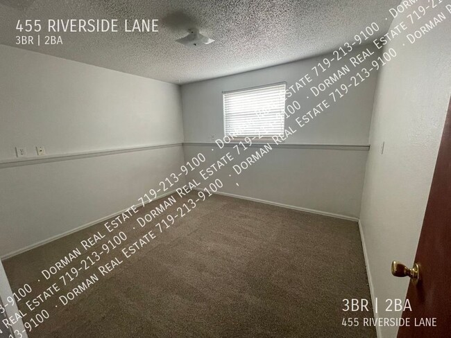 Building Photo - 455 Riverside Ln