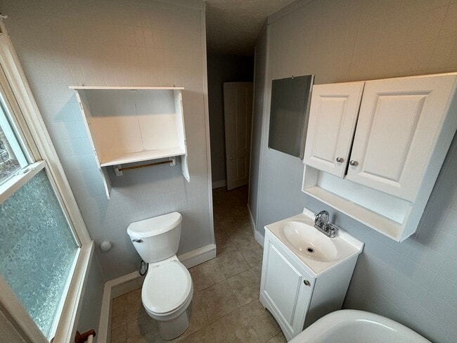 Building Photo - 17 Noble