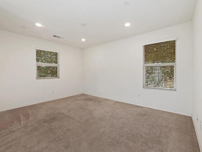 Building Photo - 15634 Clove Pl